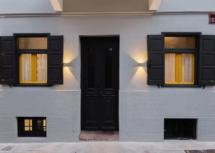 Archo Nafplio Suites & Rooms